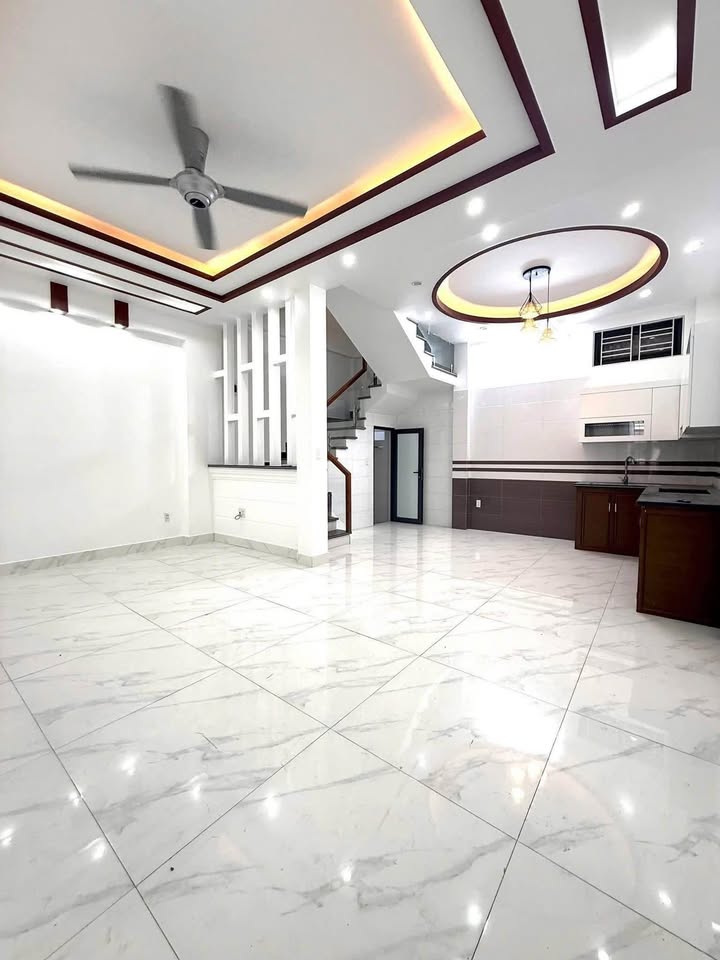 Nhà đẹp 3 tầng Đồng Hòa, Kiến An 42m² giá 2.49 tỷ - Sân cổng riêng thoáng mát!