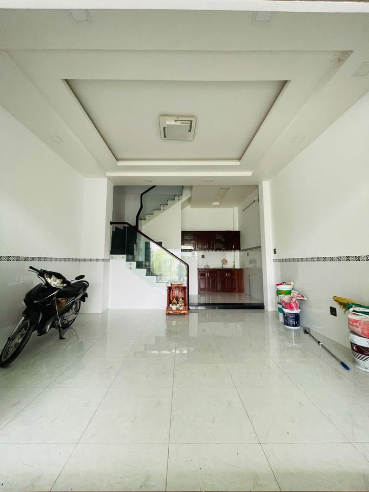 Nhà bán 1 trệt 2 lầu đường Hồ Quý Ly, 77.9m² giá 2.6 tỷ - Gần chợ Mỹ Quý!