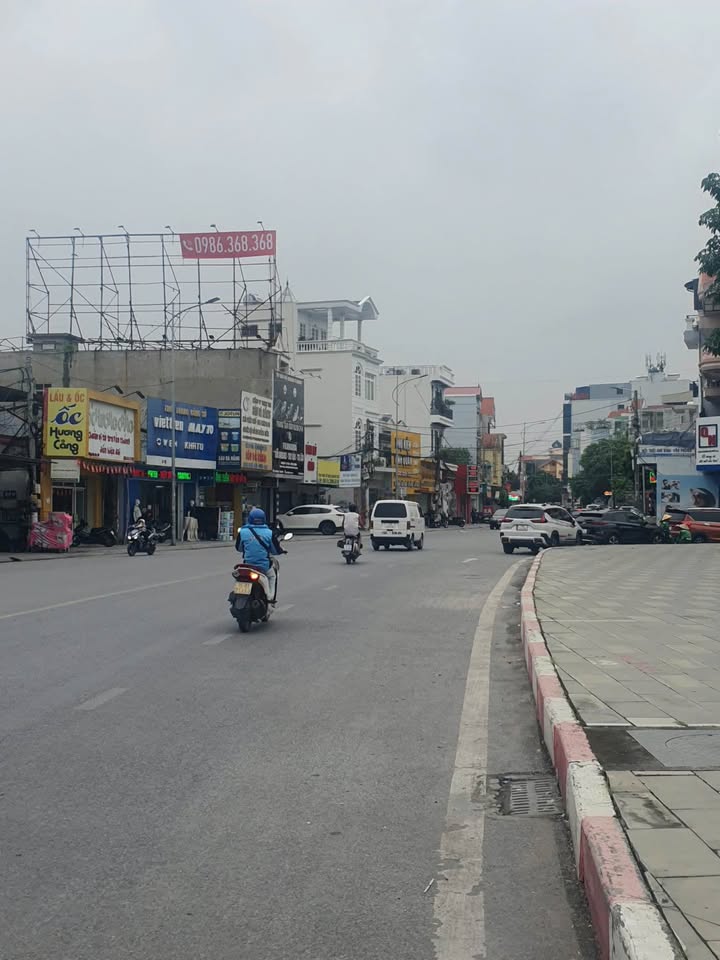 Nhà mặt đường Ngô Gia Tự, An Dương 140m² giá 15.5 tỷ - Phù hợp kinh doanh và ở ngay!