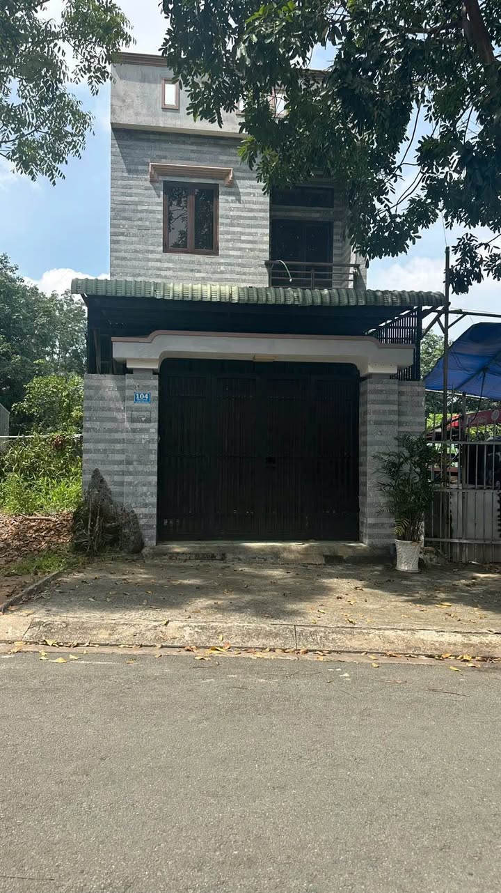 Nhà Lầu D5 Bicosi Dĩ An 90m² giá chỉ 4.5 tỷ - Mặt tiền kinh doanh đắc địa!