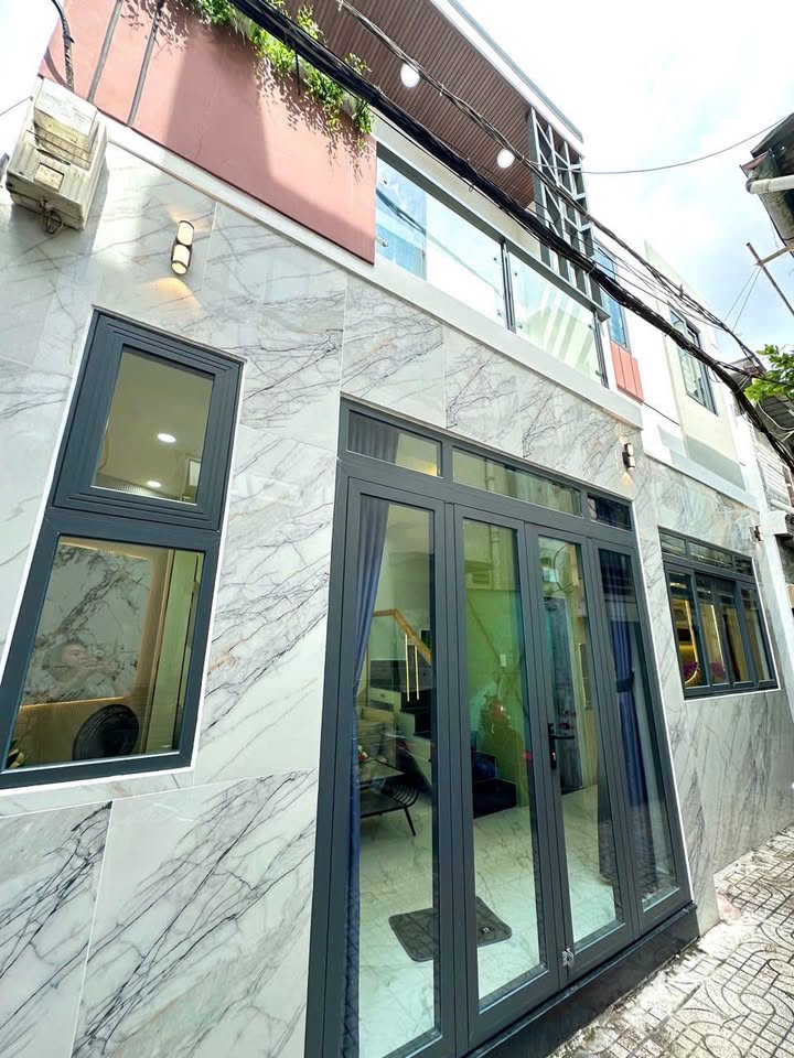 Nhà bán Gò Vấp 24m² giá 4.7 tỷ - Sát Đại học Tôn Đức Thắng!