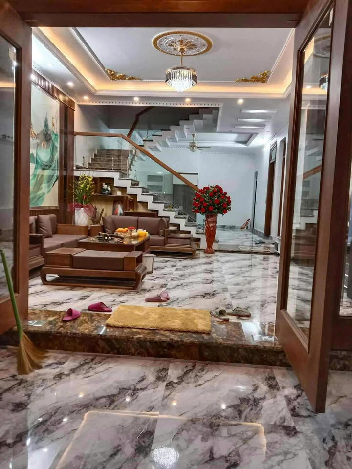 Nhà đẹp tại Quảng Tiến, Sầm Sơn 180m² giá 5 tỷ - Đầu tư sinh lời!