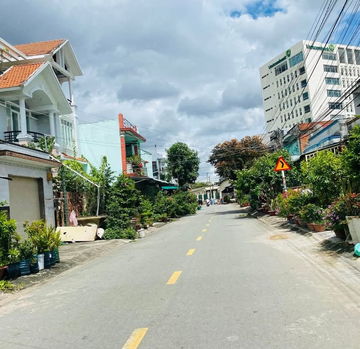 Nhà cấp 4 Bến Lức 96m² giá 2.65 tỷ - Gần chợ và ngân hàng!