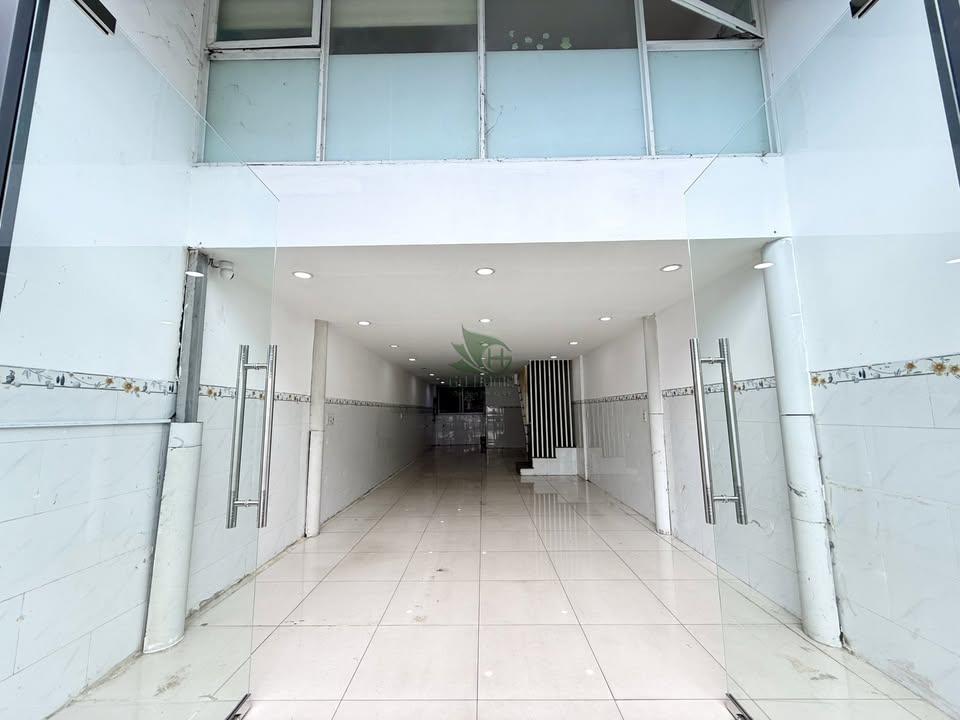 Cho thuê shophouse 102m² mặt tiền đường Tố Hữu giá 15 triệu - Kinh doanh tự do ngay trung tâm!