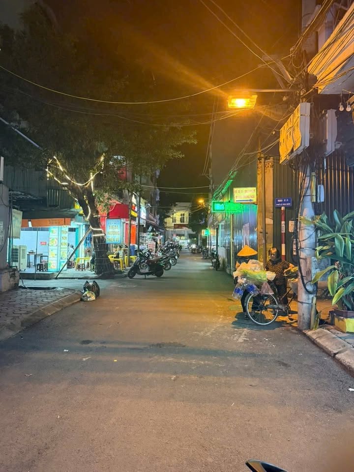 Nhà mặt phố Văn Hiến 42m² giá 7.5 tỷ - Kinh doanh sầm uất ngay trung tâm!