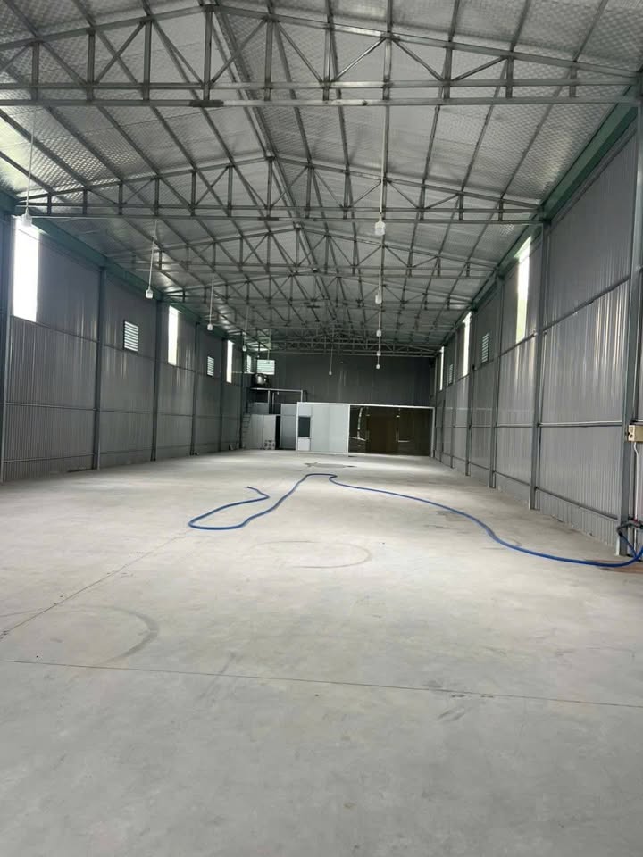 Nhà xưởng mặt tiền Quốc lộ 13, 552m² giá 5 tỷ - Đầu tư lý tưởng!