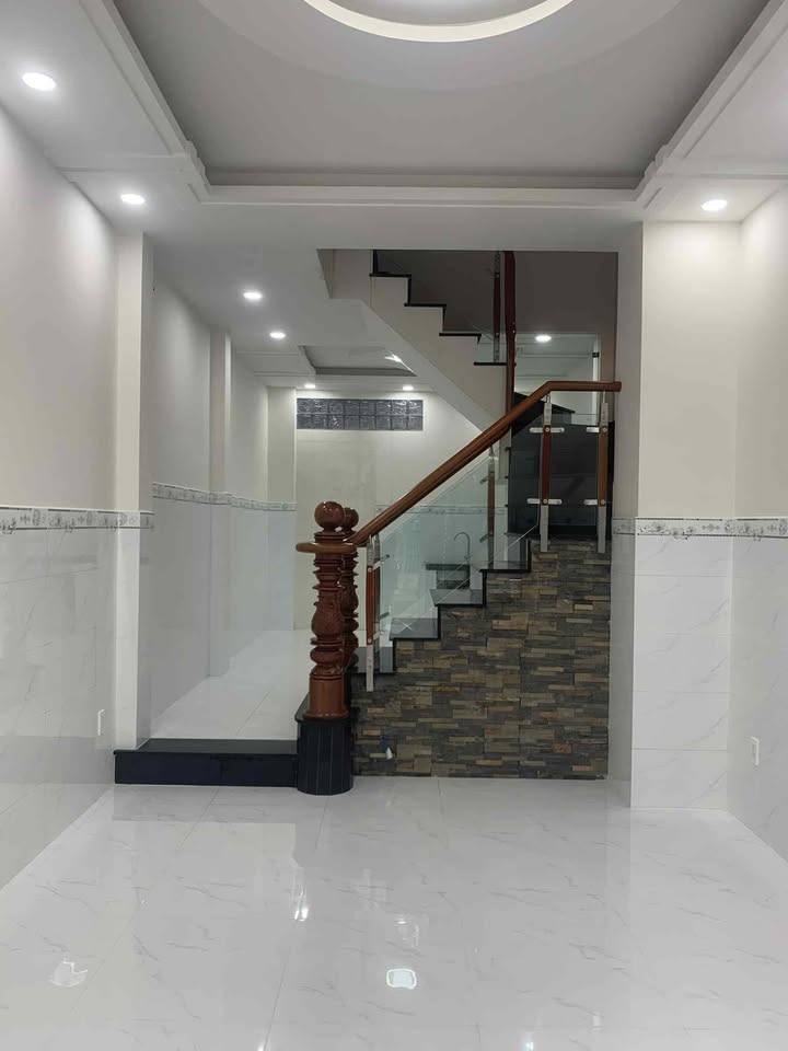 Nhà cho thuê hẻm Hàn Hải Nguyên, Quận 11 - 49m² giá 16 triệu, vị trí kinh doanh sầm uất!