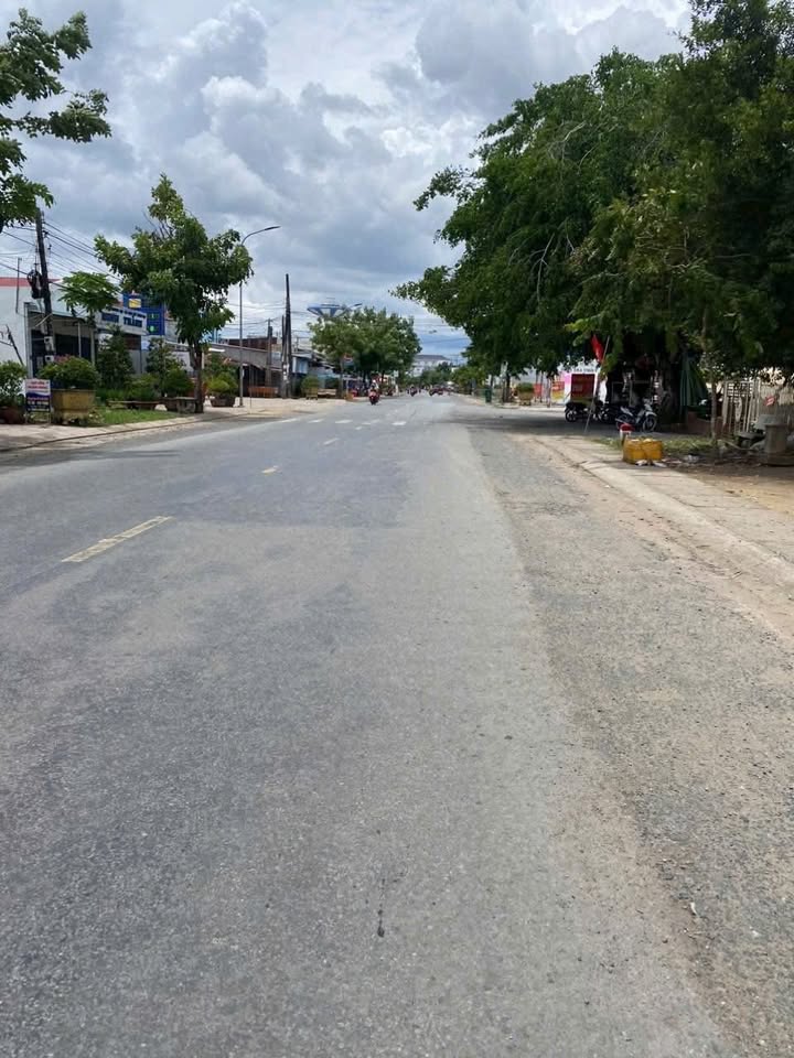 Đất thổ cư 2300m² mặt tiền Quốc lộ 53, giá 10 tỷ - Đầu tư sinh lời ngay!