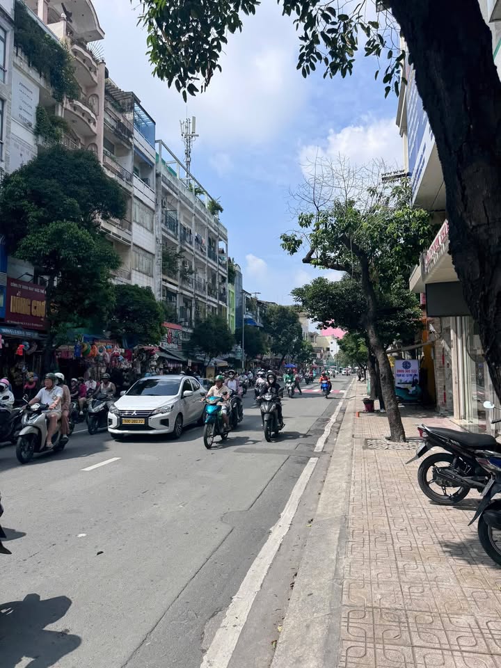 Bán nhà 7 tầng mặt tiền Nguyễn Trãi, Phường 11, Quận 5 - Cách chợ Hạnh Thông Tây chỉ 20m!