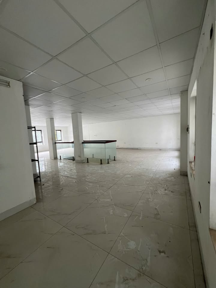 Cho thuê văn phòng 120m² mặt phố Tống Tất Thắng, Hà Đông - Lối đi riêng biệt, thông sàn!