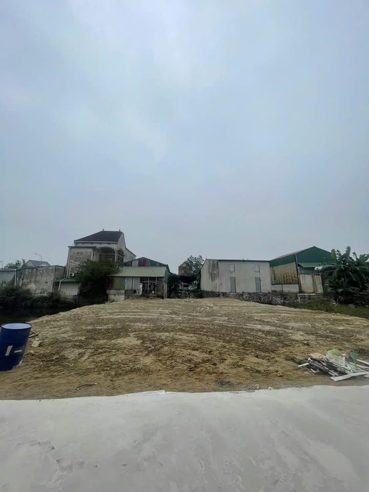 Đất ở Vinh Tân 100m² giá 2 tỷ - Vị trí dân cư đông đúc, giao thông thuận lợi!