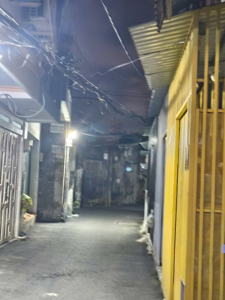 Bán nhà Thủ Đức 18m² giá 1.1 tỷ - Hẻm xe hơi, vị trí đẹp!