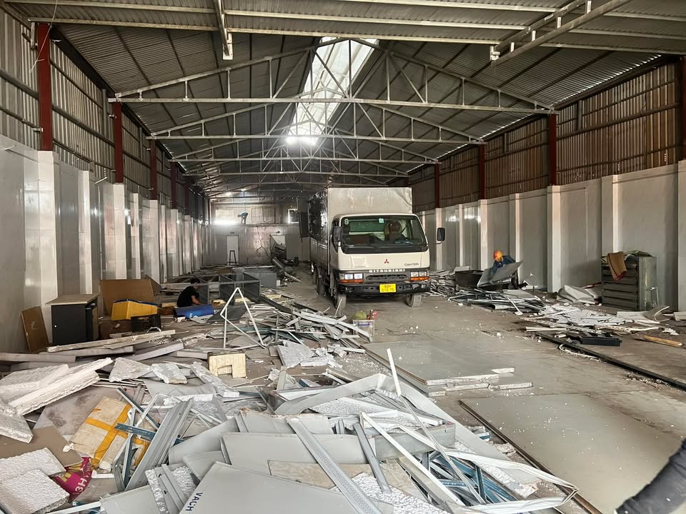 Cho thuê xưởng 600m² tại Km14 Đại Lộ Thăng Long, giá 27 triệu - Mặt tiền 12m, xe container đỗ cửa