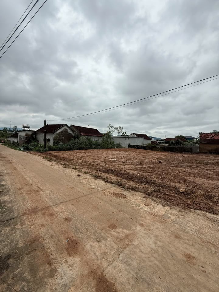 Đất nền Quốc lộ 7C, Nam Đàn 350m² giá 1.1 tỷ - Khu dân cư đông đúc!