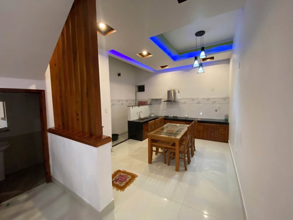 Nhà 3 tầng mặt tiền Lý Tử Tấn, Sơn Trà, Đà Nẵng 90m² giá 11 triệu - Thuận tiện thuê ngay!