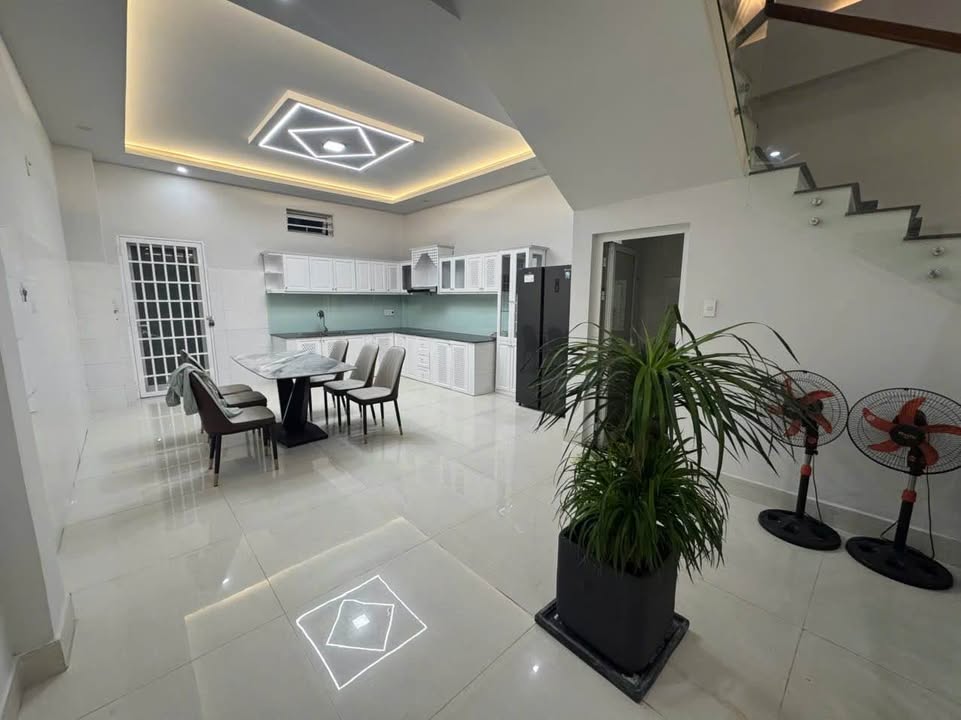 Nhà 3 tầng Hòa Xuân Đà Nẵng 102m² giá 7 tỷ - Full nội thất, vào ở ngay!