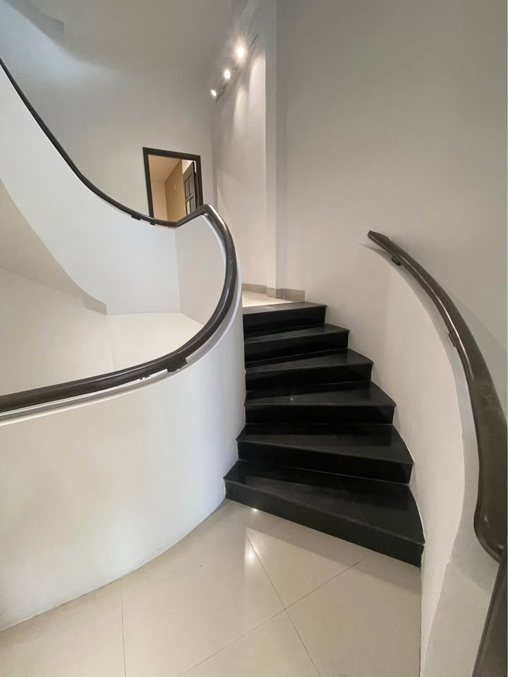 Nhà 4 tầng mặt tiền đường Nguyễn Xuân Nhĩ 70m² giá 9 tỷ - Cơ hội đầu tư tuyệt vời!