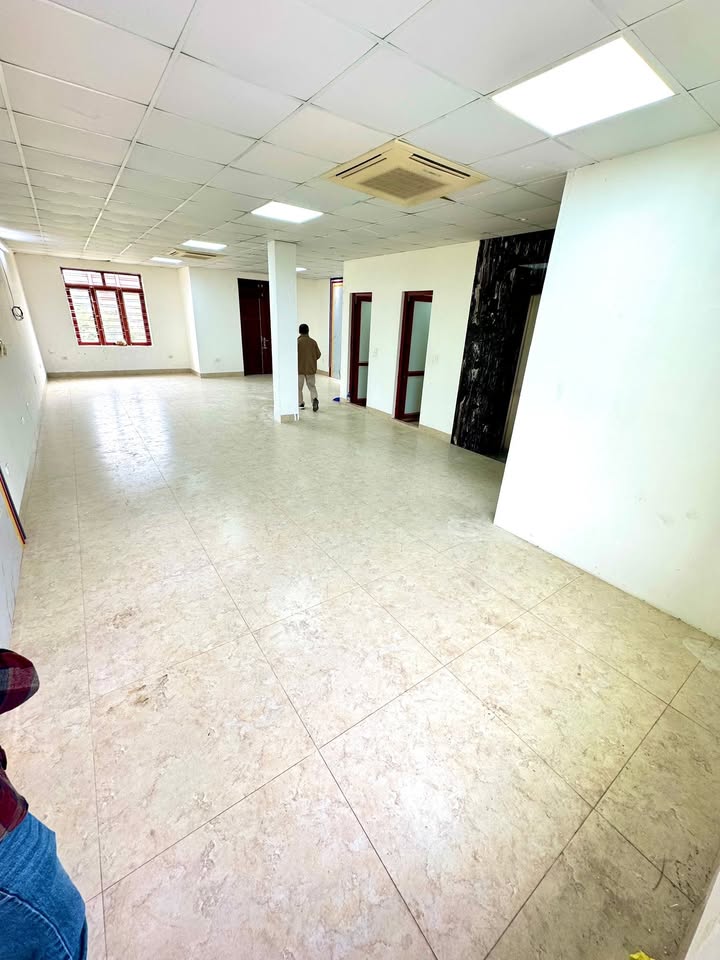 Cho thuê văn phòng 70m² tại ngõ 180 Hoàng Quốc Việt - Nội thất đầy đủ, giá 10 triệu