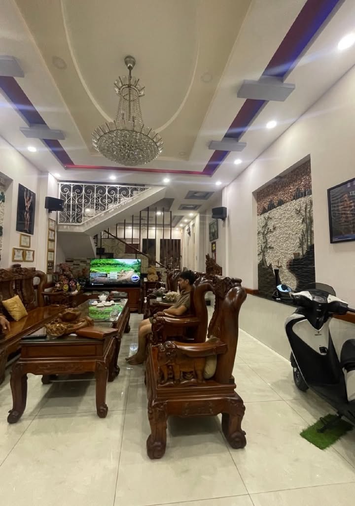 Nhà mặt tiền đường số 10 Tân Phú 102m² giá 11.9 tỷ - Chính chủ bán gấp!