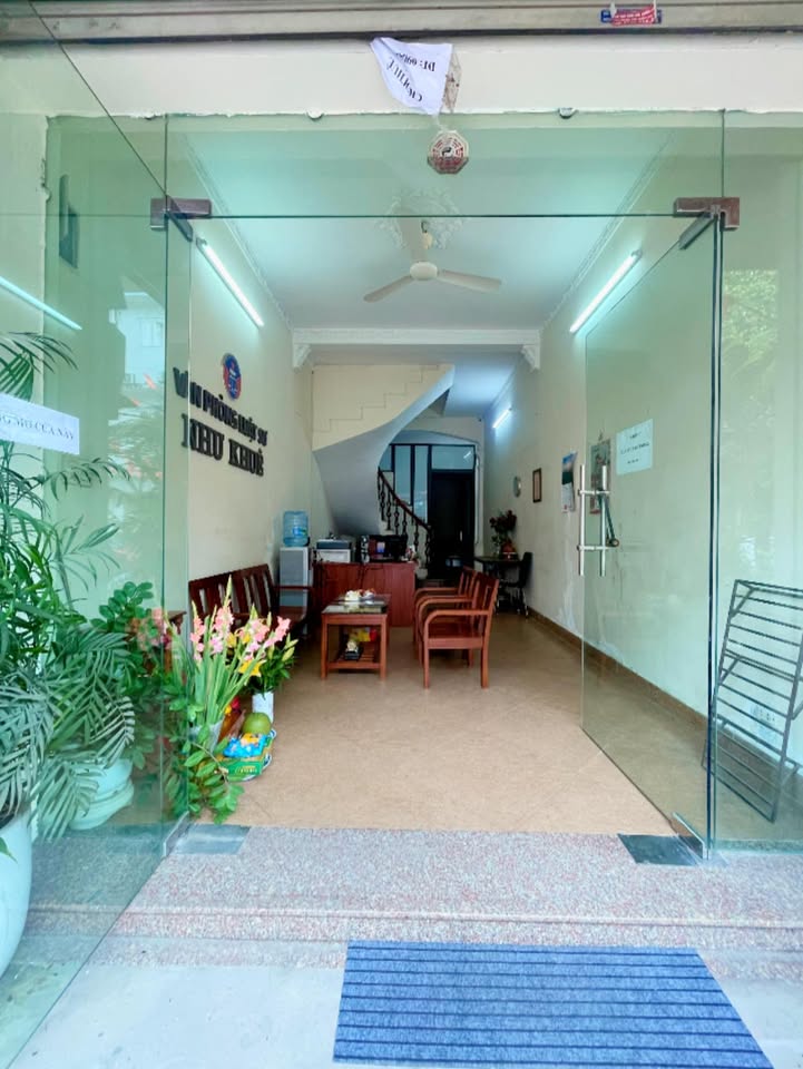 Nhà nguyên căn Đống Đa 45m² giá 24 triệu - Ô tô đỗ cửa, phù hợp làm văn phòng!