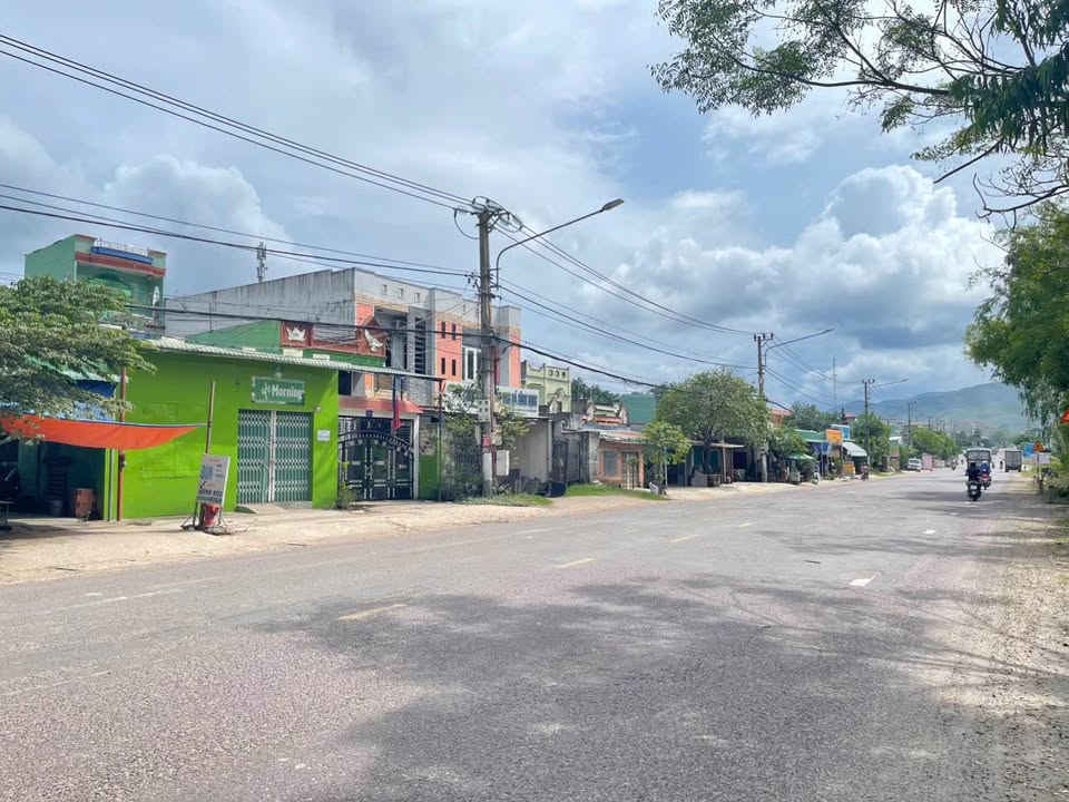 Đất mặt đường Âu Cơ, Phú Tài, 100m² - Kinh doanh sầm uất chỉ 2.4 tỷ!