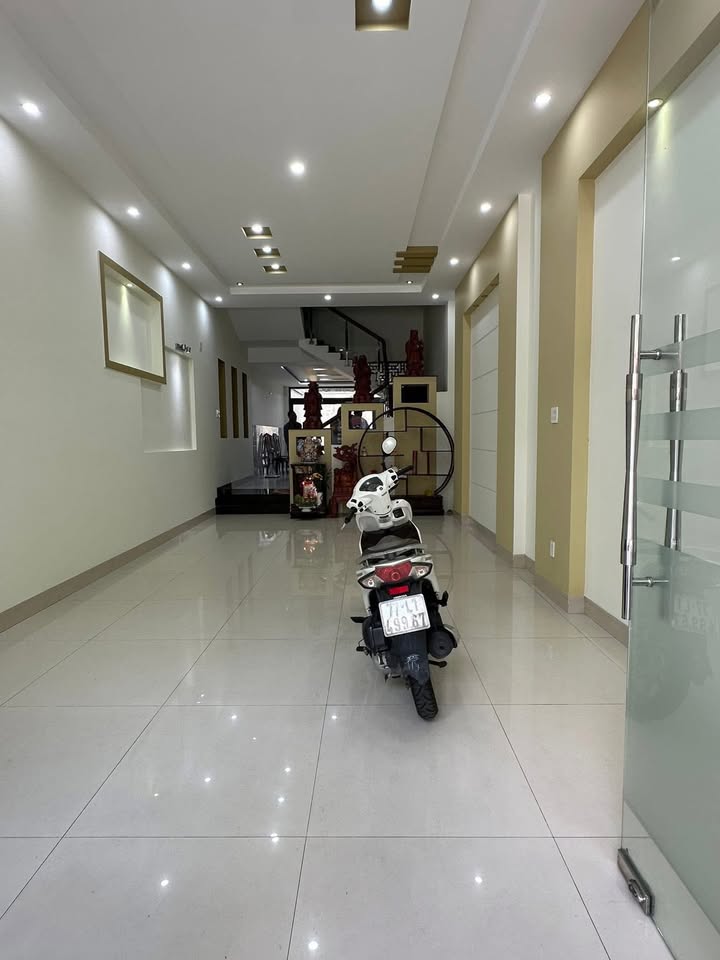 Cho thuê nguyên căn mặt tiền Lê Lợi, Quy Nhơn 140m² - Phù hợp văn phòng, spa, thương hiệu!