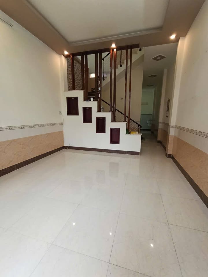 Nhà cho thuê mặt tiền hẻm Trần Phú, Buôn Ma Thuột, 2 tầng, giá chỉ 6 triệu