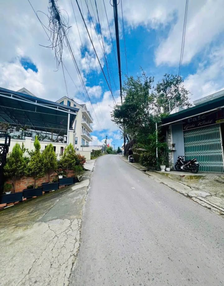 Đất xây dựng Đà Lạt 216m² giá 6.48 tỷ - Sổ đỏ chính chủ, gần chợ!