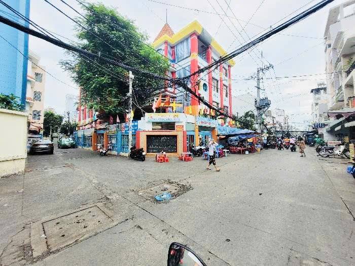 Căn hộ dịch vụ Quận 4 160m² giá 16 tỷ - Khu kinh doanh sầm uất!