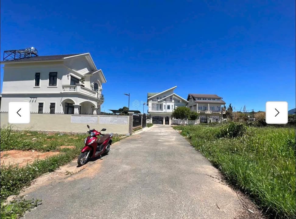 Đất nền Đà Lạt 300m² giá 10.8 tỷ - Khu vực yên tĩnh gần Hồ Xuân Hương!