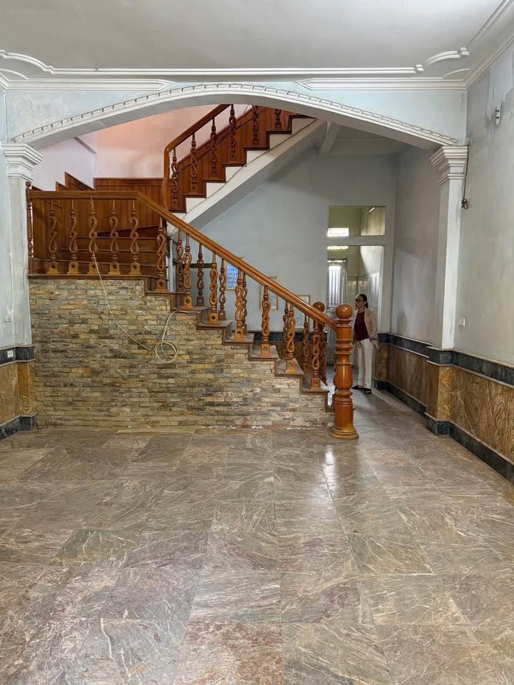 Nhà 3 tầng mặt đường Hoàng Liên, Kim Tân - 118m² giá 5.95 tỷ - Đầu tư sinh lời ngay!