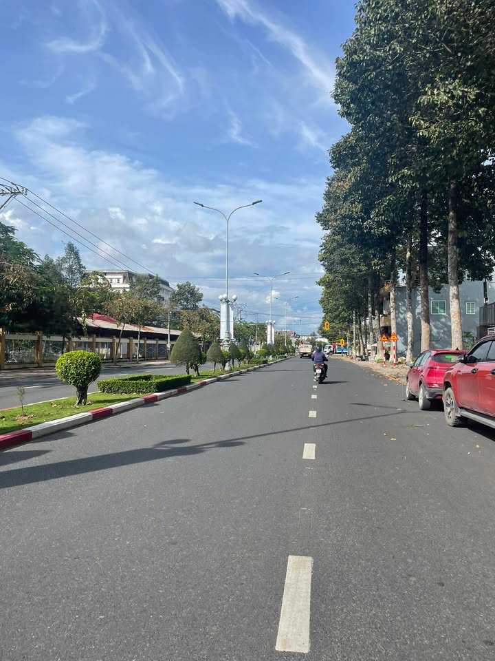 Đất mặt tiền Nguyễn Chí Thanh 375m² giá thương lượng - Cơ hội đầu tư hấp dẫn!