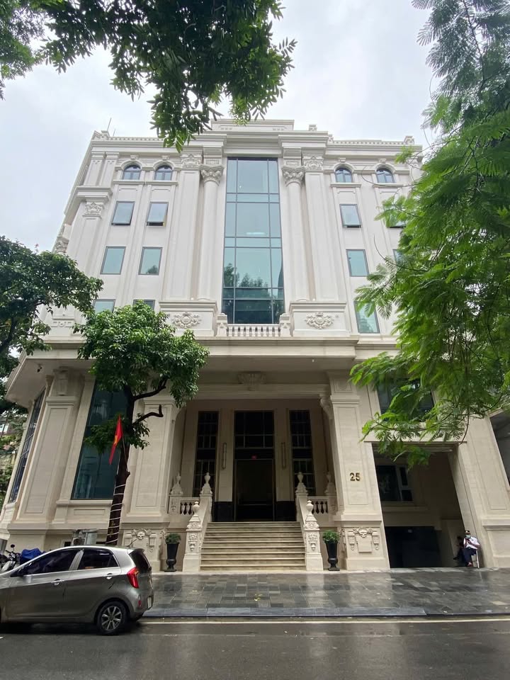 Cho thuê mặt tiền Yên Lạc, Hai Bà Trưng 500m² giá 120 triệu - Kinh doanh sầm uất!