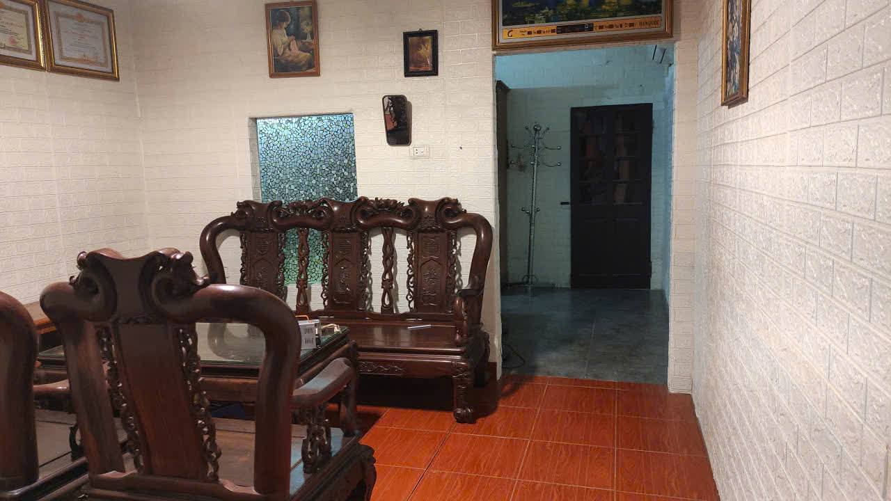 Nhà cho thuê 2 tầng tại ngõ 196 Hồ Tùng Mậu 50m² - Đầy đủ nội thất, chỉ việc dọn vào ở!