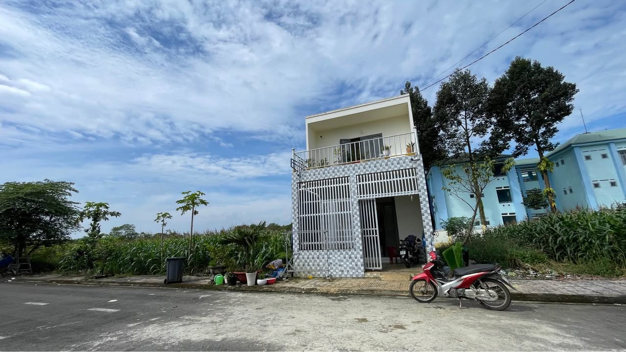 Nhà 1 trệt 1 lầu xã Dầu Giây, Đồng Nai 100m² giá 1.3 tỷ - Sổ hồng chính chủ!