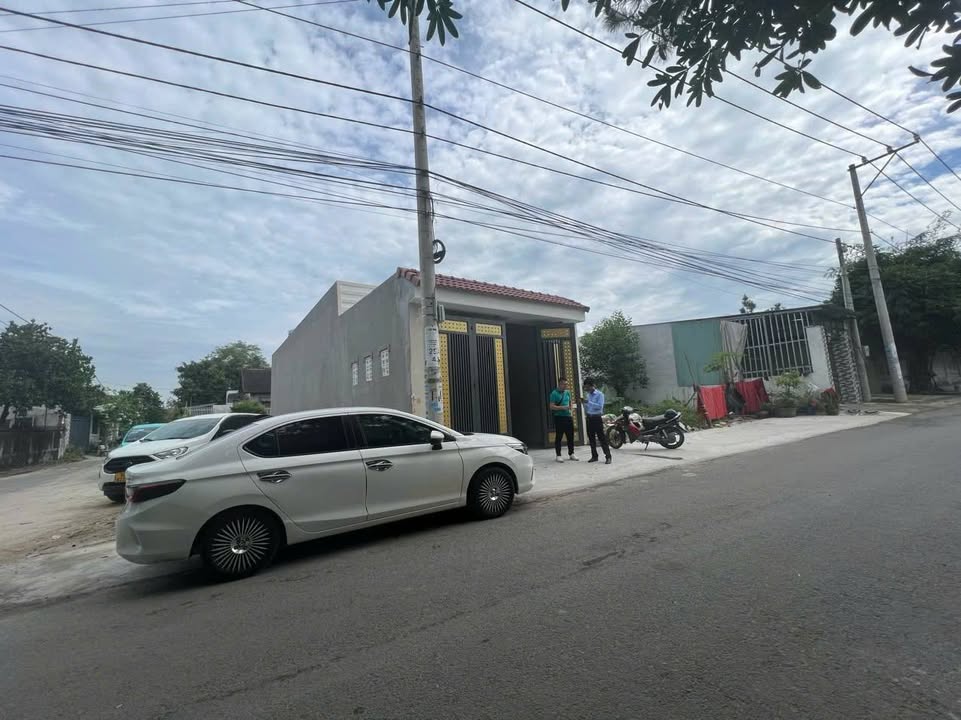 Nhà phố Trảng Dài, Biên Hòa 100m² giá 2 tỷ - Sổ đỏ chính chủ, dọn vào ở ngay!