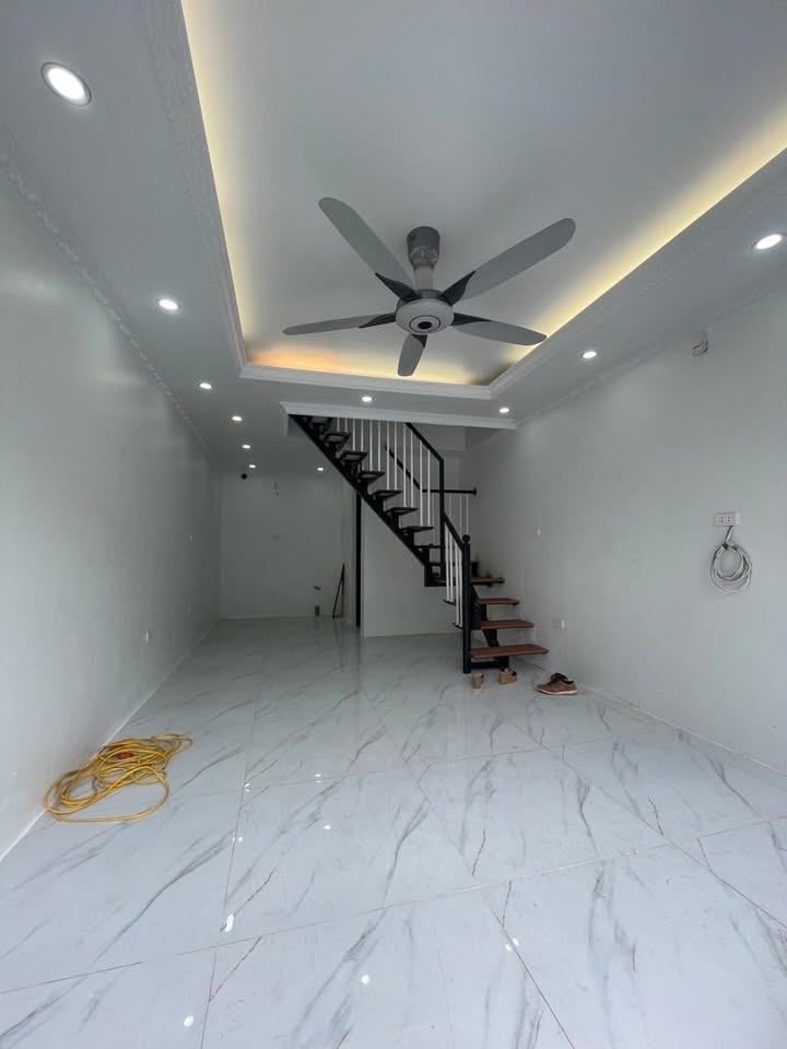Nhà 2 tầng Vĩnh Hoàng, 42m² giá 2.38 tỷ - Thiết kế đẹp, vào ở ngay!