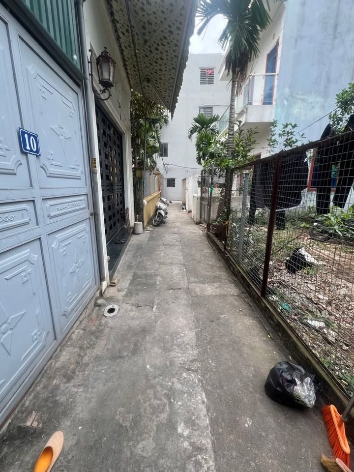 Đất Ngọc Hồi, Thanh Trì 45m² giá 4 tỷ - Bán đất tặng nhà cấp 4, vị trí đắc địa!