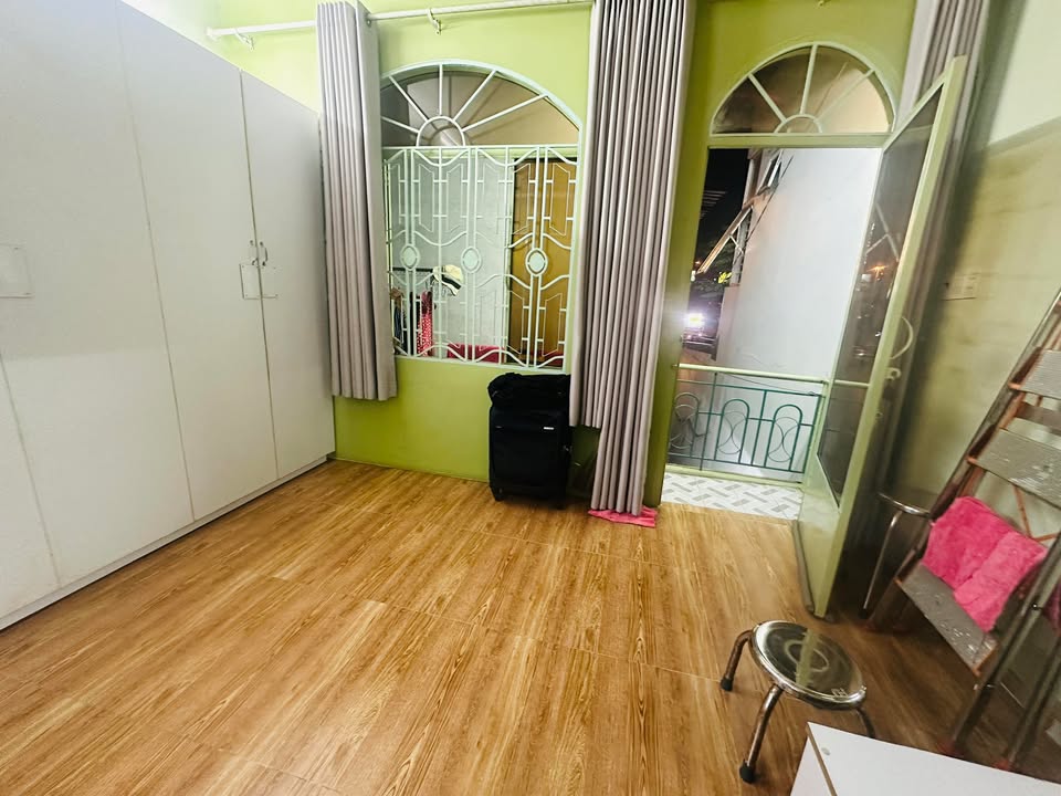 Nhà mặt tiền Phạm Văn Đồng, Bình Thạnh 30m² giá 4 tỷ - Yên tĩnh, thoáng mát!