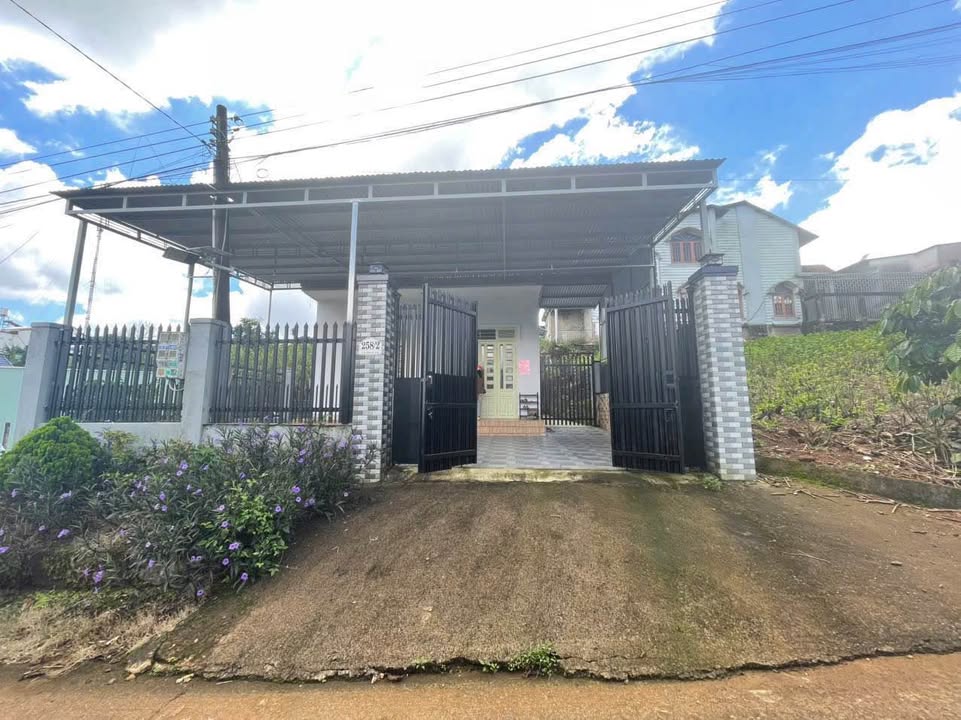 Nhà mặt tiền UBND P2 Bảo Lộc 540m² giá 2.95 tỷ - Thiết kế hiện đại, sạch sẽ vào ở ngay!