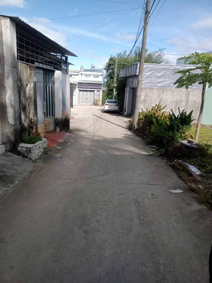 Nhà cấp 4 Hẻm 72 Cao Bá Quát, Thắng Lợi, Kon Tum 50m² - An ninh tốt, giá bán nhanh!