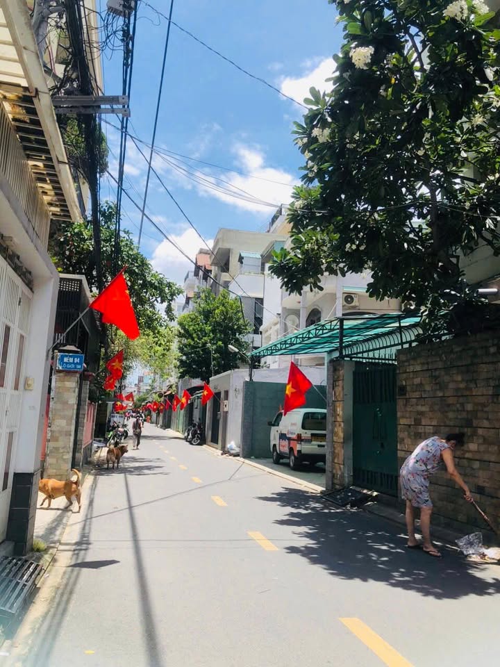 Nhà phố Lê Bình Tân Bình 35m² giá 4.1 tỷ - Sát mặt tiền, dễ dàng di chuyển!