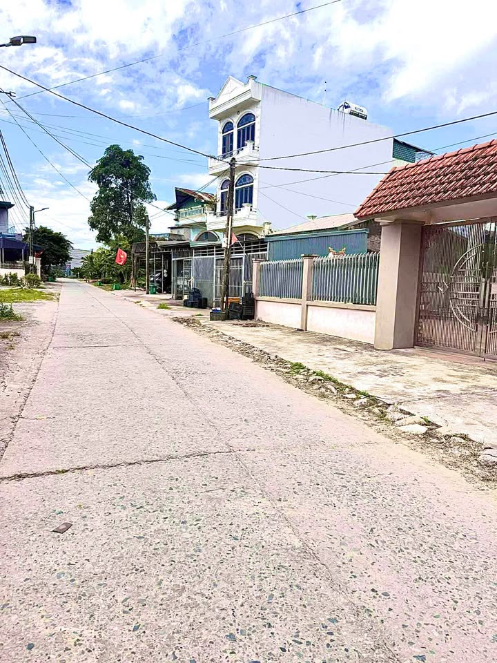 Đất nền Móng Cái 200m² giá thỏa thuận - Sổ đỏ chính chủ, vị trí đẹp