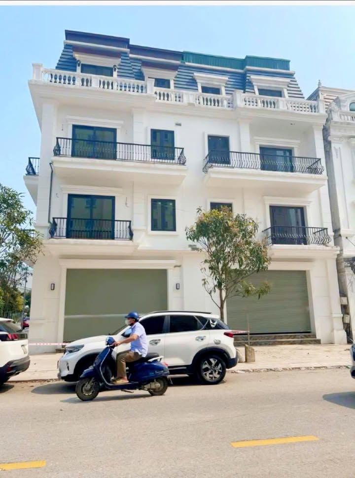 Shophouse cho thuê tại Lý Tự Trọng, Vinh 320m² - Mặt tiền đắc địa, tiện ích đa dạng!