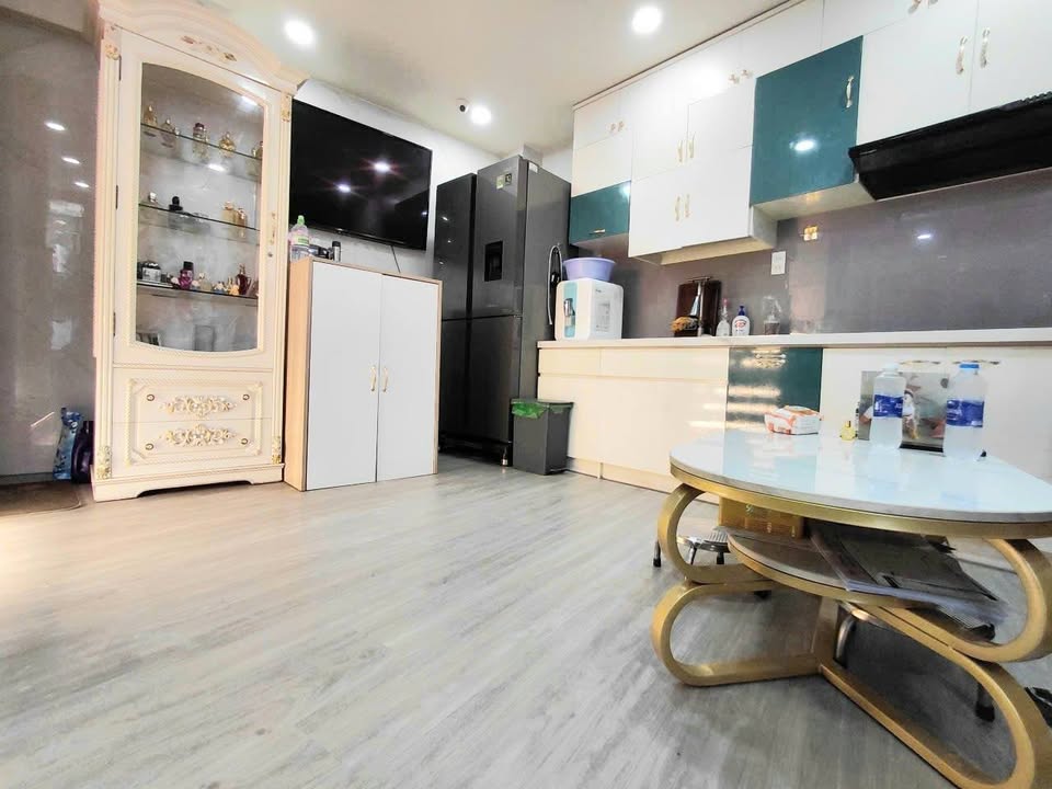 Nhà đẹp Tân Bình giáp Quận 10 - 3 tầng chỉ 6.5 tỷ - Hẻm xe tải rộng rãi!