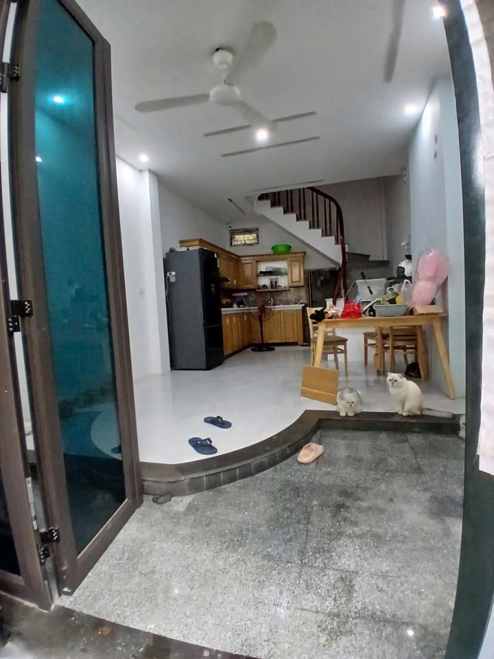 Nhà nguyên căn 3 tầng phường Yên Nghĩa, 2PN giá 5 triệu - Sẵn sàng vào ở ngay!