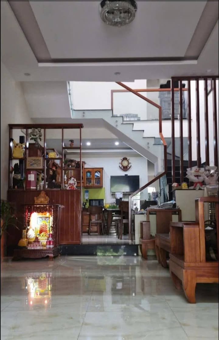 Nhà 2 tầng mặt tiền 5.5m Nguyễn Hữu Hào - Đà Nẵng 90m² giá 8 tỷ - Nhà kiên cố, sạch đẹp!