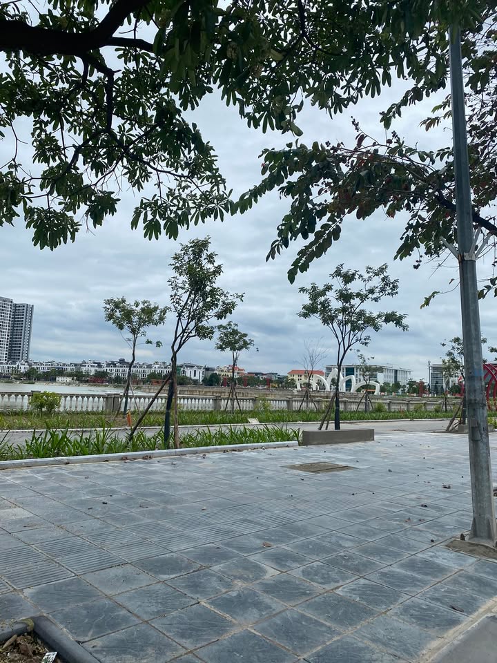 Đất công viên Gia Lâm 40m² giá 9.1 tỷ - Tiềm năng kinh doanh lớn!