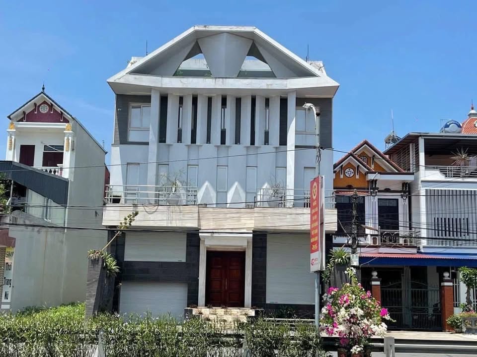 Bán gấp FrontHouse mặt đường Quốc lộ 10, Kim Sơn, 231m² chỉ 15 tỷ - Đầu tư sinh lời!