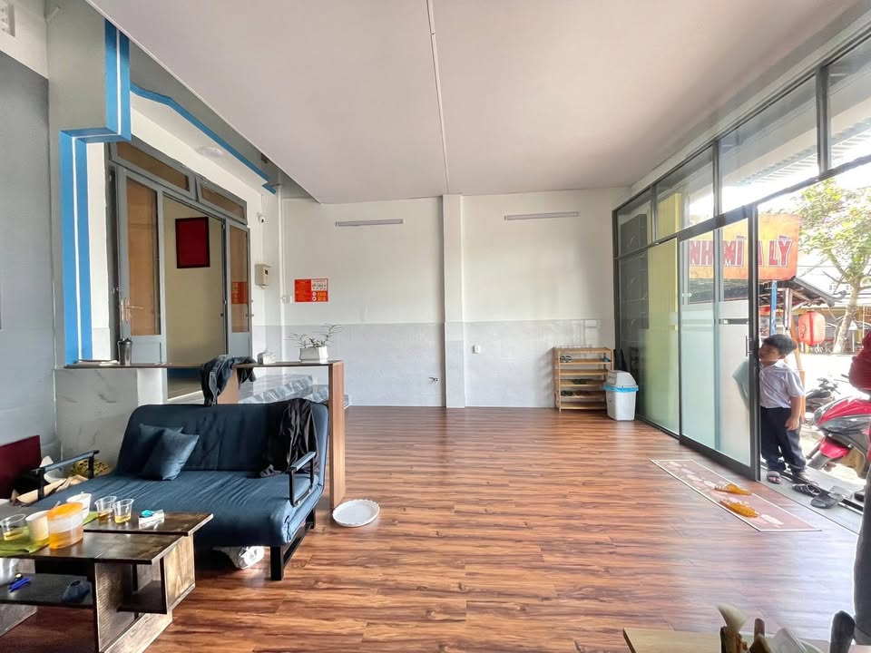 Nhà mặt tiền Y Moan Buôn Ma Thuột 280m² giá 12 triệu - Thích hợp mở văn phòng